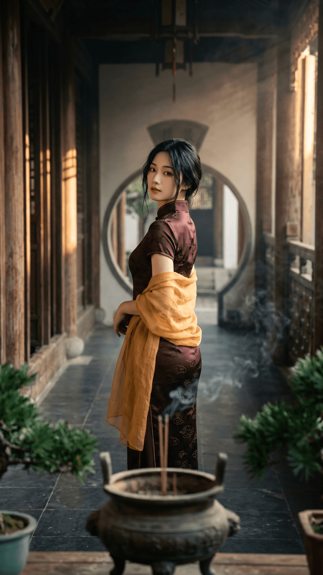 万事如潮生又落,吾心似月静且明。莫道归途非坦荡,一篙春水到清平。